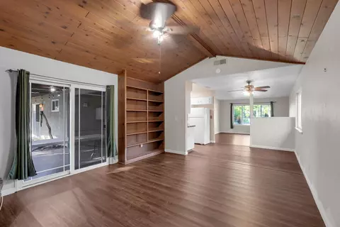Living - 543 Autumn Ct, Madera, CA 93637 photo 6 of 6