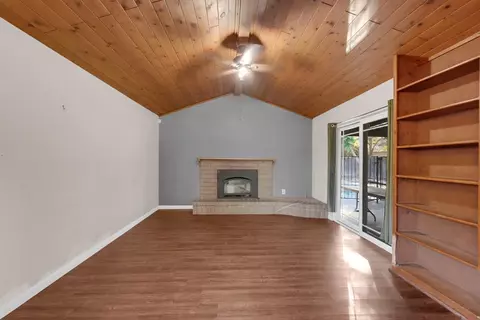 Living - 543 Autumn Ct, Madera, CA 93637 photo 5 of 6