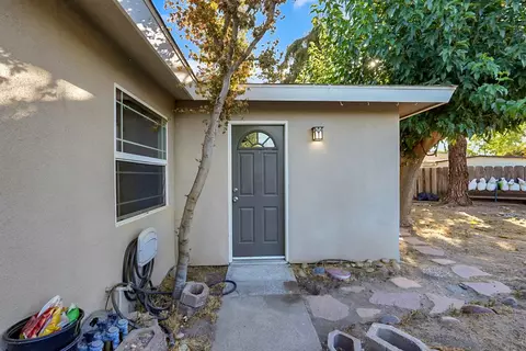 Exterior - 543 Autumn Ct, Madera, CA 93637 photo 13 of 14