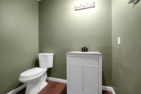 Bath - 543 Autumn Ct, Madera, CA 93637 photo 2 of 3