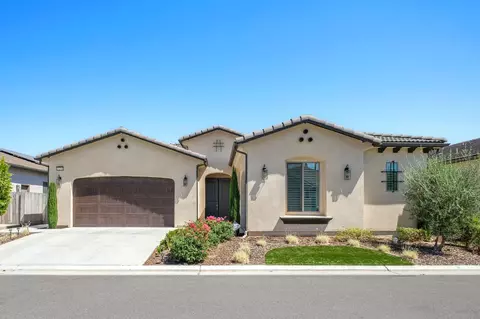 11298 N Via San Toma Dr, Fresno, CA 93730