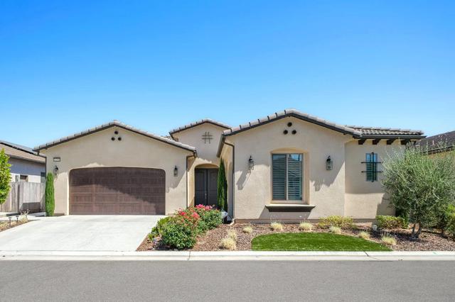 11298 N Via San Toma Dr, Fresno, CA 93730