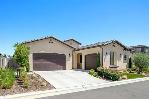 11298 N Via San Toma Dr, Fresno, CA 93730