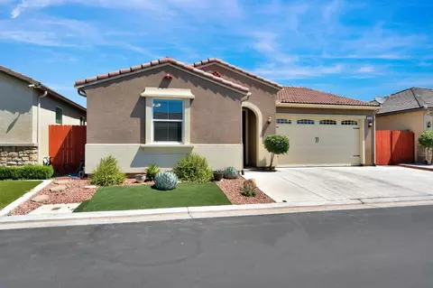 Exterior - 2153 Lombard Ln, Clovis, CA 93619 photo 3 of 6