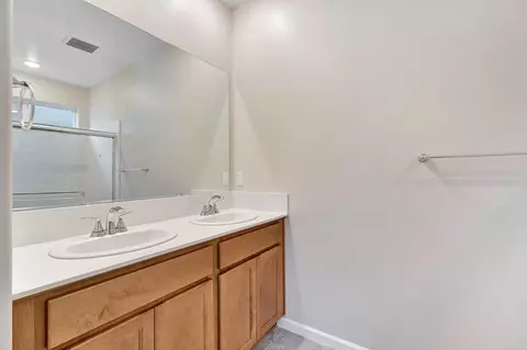 Bath - 3529 Nile St, Madera, CA 93637 photo 3 of 4
