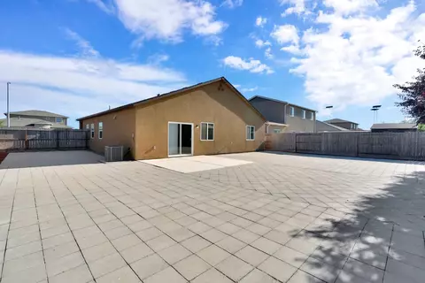 Exterior - 3529 Nile St, Madera, CA 93637 photo 4 of 7