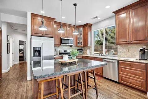 Kitchen - 2956 Griffith Ave, Clovis, CA 93611 photo 3 of 5