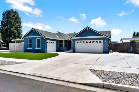 Exterior - 2956 Griffith Ave, Clovis, CA 93611 photo 2 of 10