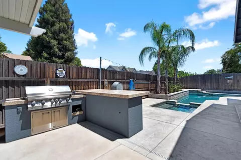 Exterior - 2956 Griffith Ave, Clovis, CA 93611 photo 8 of 10