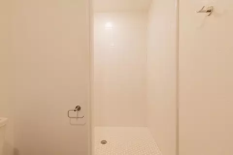 Bath - 480 Balsam, Clovis, CA 93611 photo 3 of 3