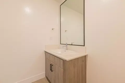 Bath - 480 Balsam, Clovis, CA 93611 photo 2 of 3