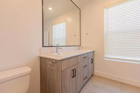 Bath - 480 Balsam, Clovis, CA 93611 photo 1 of 3