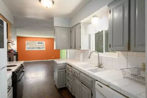 1305 De Cesari Ave, Madera, CA 93637 photo 9