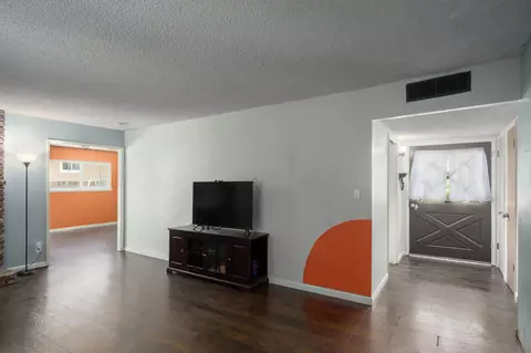 1305 De Cesari Ave, Madera, CA 93637 photo 4