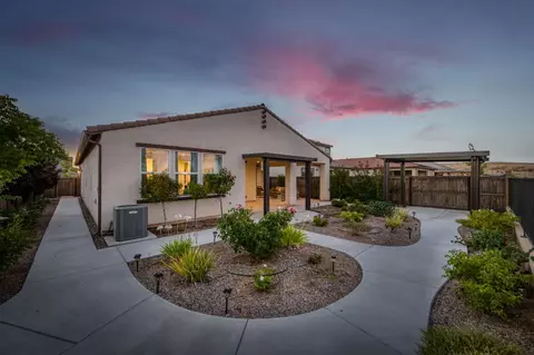 Exterior - 1010 Horizon Dr, Madera, CA 93636 photo 8 of 18