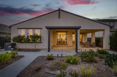 Exterior - 1010 Horizon Dr, Madera, CA 93636 photo 9 of 18