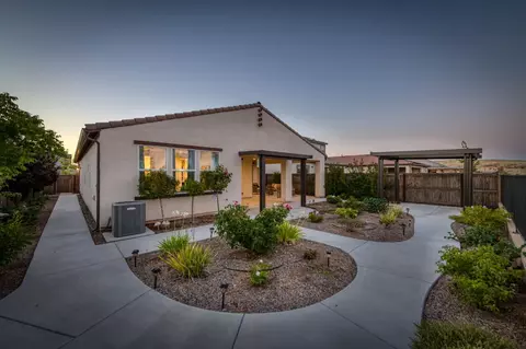 Exterior - 1010 Horizon Dr, Madera, CA 93636 photo 12 of 18