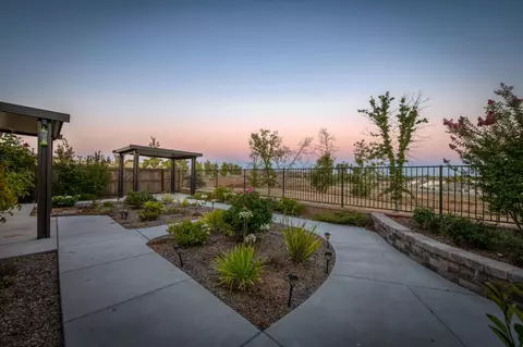 Exterior - 1010 Horizon Dr, Madera, CA 93636 photo 3 of 18