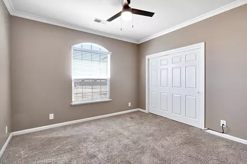 Bedroom - 21466 Forest Glen Rd, Madera, CA 93638 photo 2 of 5