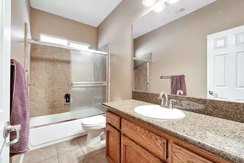 Bath - 21466 Forest Glen Rd, Madera, CA 93638 photo 2 of 4