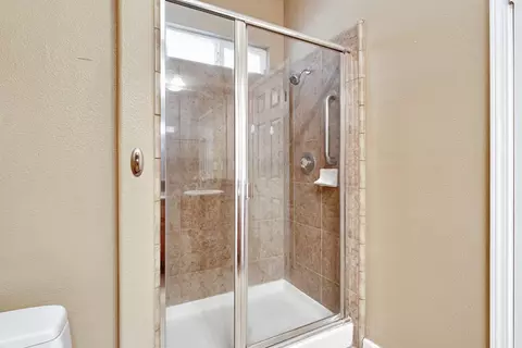 Bath - 21466 Forest Glen Rd, Madera, CA 93638 photo 4 of 4