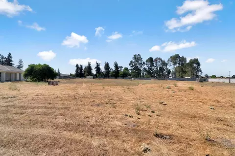 Exterior - 21466 Forest Glen Rd, Madera, CA 93638 photo 4 of 5