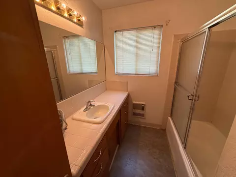 Bath - 1164 Dewitt, Clovis, CA 93619 photo 1 of 1