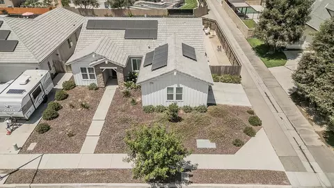 2193 E Kamm Ave, Kingsburg, CA 93631