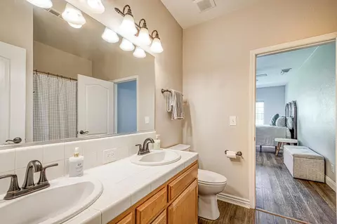 290 W Loyola Ave, Clovis, CA 93619 photo 18