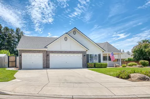 290 W Loyola Ave, Clovis, CA 93619 photo 1