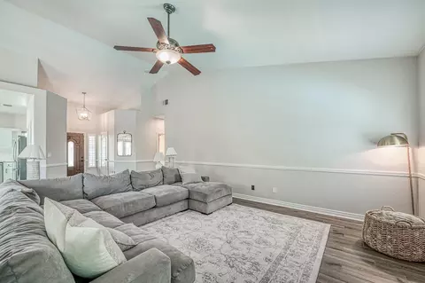 290 W Loyola Ave, Clovis, CA 93619 photo 9