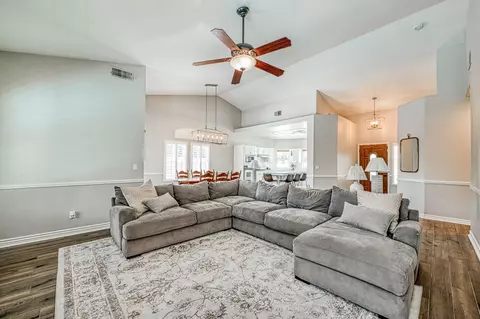 290 W Loyola Ave, Clovis, CA 93619 photo 8