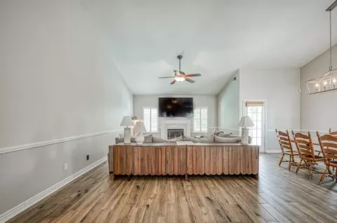 290 W Loyola Ave, Clovis, CA 93619 photo 6