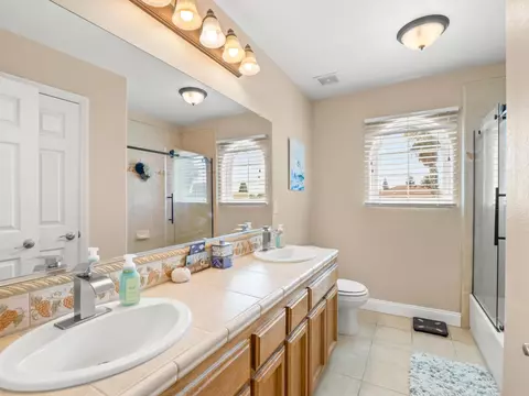 Bath - 85 N Fairfax Ave, Clovis, CA 93612 photo 2 of 5