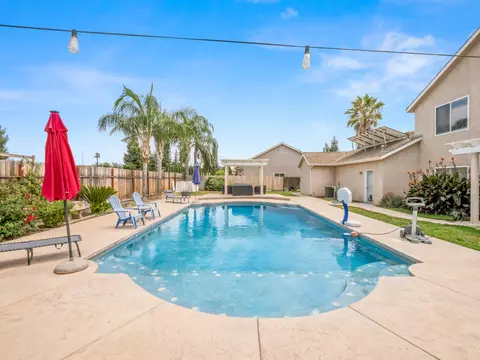 Exterior - 85 N Fairfax Ave, Clovis, CA 93612 photo 5 of 9