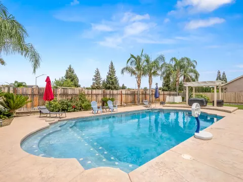 Exterior - 85 N Fairfax Ave, Clovis, CA 93612 photo 4 of 9