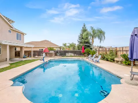 Exterior - 85 N Fairfax Ave, Clovis, CA 93612 photo 7 of 9