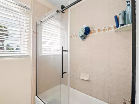Bath - 85 N Fairfax Ave, Clovis, CA 93612 photo 3 of 5