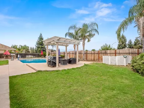 Exterior - 85 N Fairfax Ave, Clovis, CA 93612 photo 8 of 9