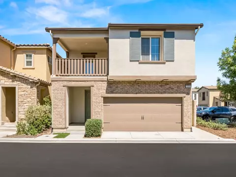 2569 Mustang Dr, Clovis, CA 93612 photo 1