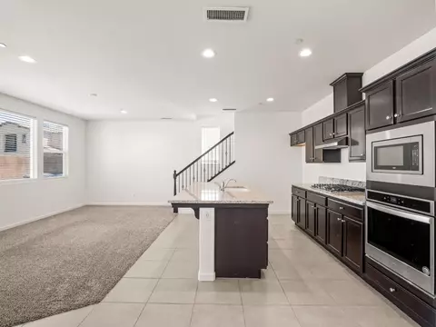 2569 Mustang Dr, Clovis, CA 93612 photo 9
