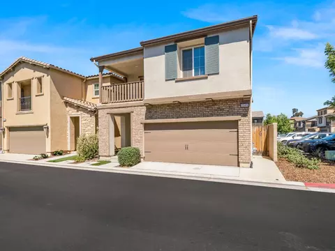 2569 Mustang Dr, Clovis, CA 93612 photo 2