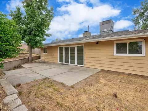 49447 Pierce Dr, Oakhurst, CA 93644