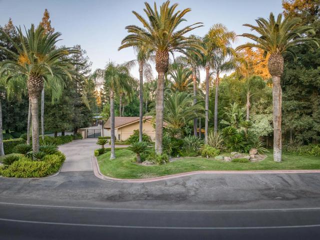 5560 N Forkner Ave, Fresno, CA 93711
