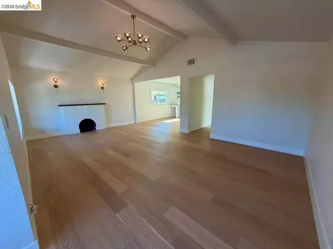 1327 NE Ward St, Berkeley, CA 94702 photo 4