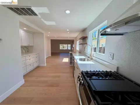 1327 NE Ward St, Berkeley, CA 94702 photo 5