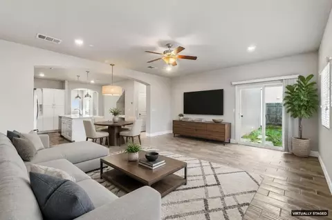2715 Las Rosas Ave, Clovis, CA 93619 photo 6