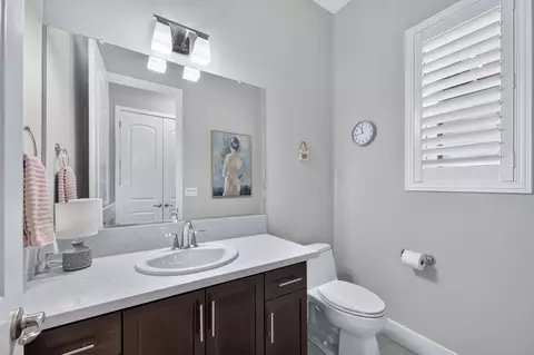 Bath - 768 Overstone Ave, Madera, CA 93636 photo 1 of 6