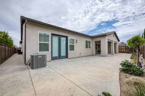Exterior - 768 Overstone Ave, Madera, CA 93636 photo 9 of 14