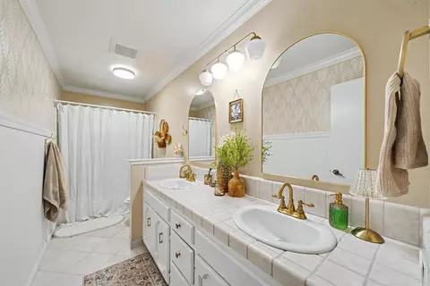 Bath - 36400 Avenue 12, Madera, CA 93636 photo 1 of 2